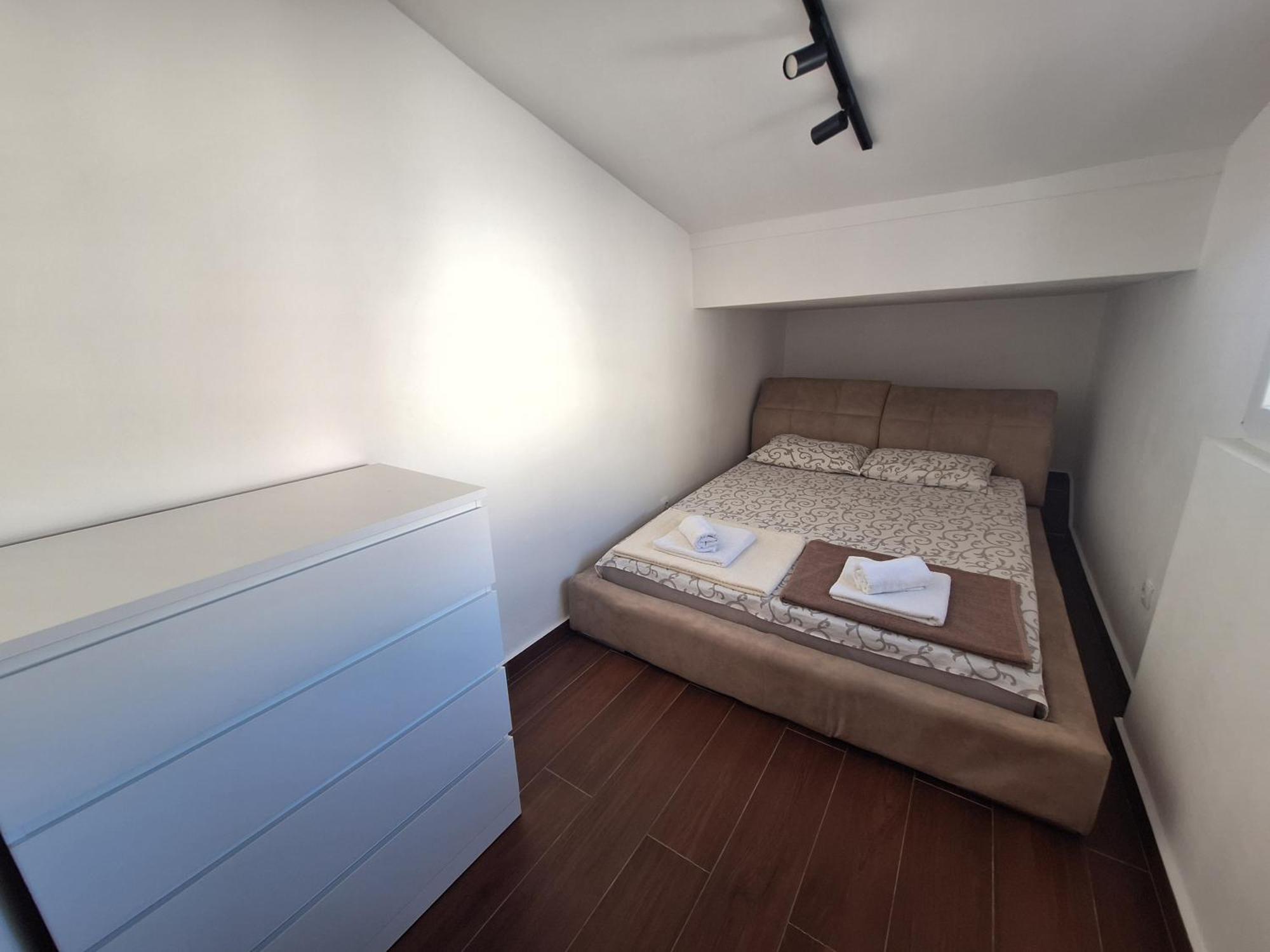 Gato Apartment